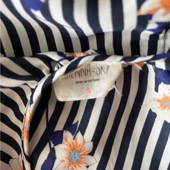 Sienna Sky navy blue/white striped tie front floral top size S - Picture 5 of 6